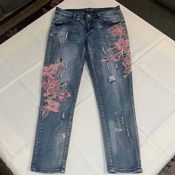 A. Z. I Women's Blue Jeans with Pink Floral Embroidery Size 4 - Picture 1 of 12